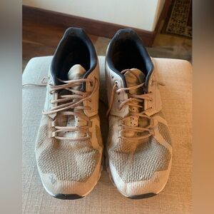 OnCloud Cloud tec tennis shoes lightly worn.